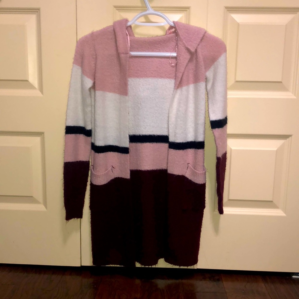 Beautiful cute cardigan,worn once,great condition,has pockets ,very warm